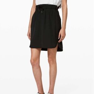 Lululemon On The Fly skirt woven black size 6
